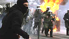 La rivolta esplosa nelle strade di Atene