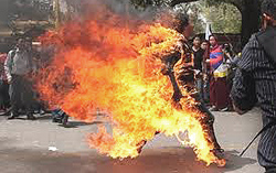 Torcia umana: un bonzo tibetano protesta contro la Cina