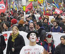 Il movimento no-global represso al G8 di Genova del 2001