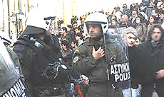 Poliziotti greci
