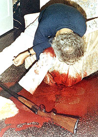 Il corpo di de Mohrenschildt in una foto della polizia
