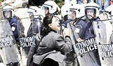 Grecia, proteste contro la Troika