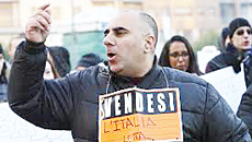 La protesta dei forconi: "Italia vendesi"