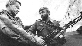 Il giovane Bin Laden in Afghanistan con Zbigniew Brzezinski