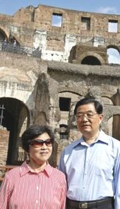 Hu Jintao e signora al Colosseo