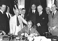Roosevelt e il Glass-Stegall Act