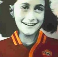 Anna Frank con la maglia della Roma