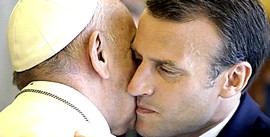 Macron con Papa Francesco